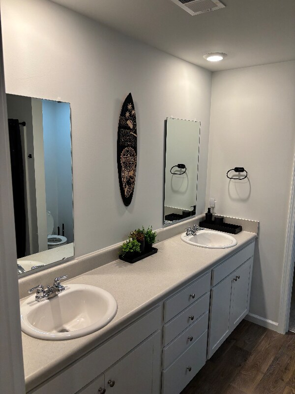 Building Photo - 125 E Sunrise Ln