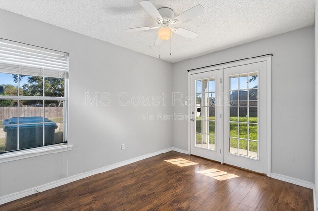 Building Photo - 12206 Breezeway Cir