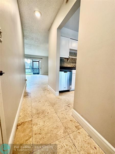 Building Photo - 717 Gardens Dr