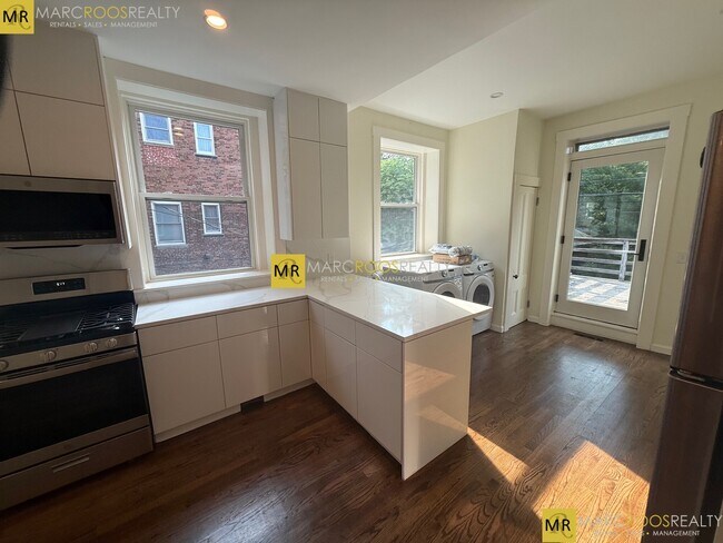 Building Photo - 1755 Beacon St