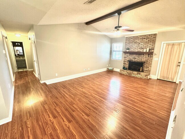 Building Photo - 520 Linden Ave
