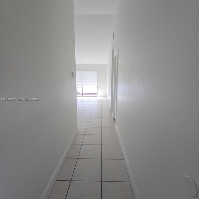 Building Photo - 5216 W 24th Way