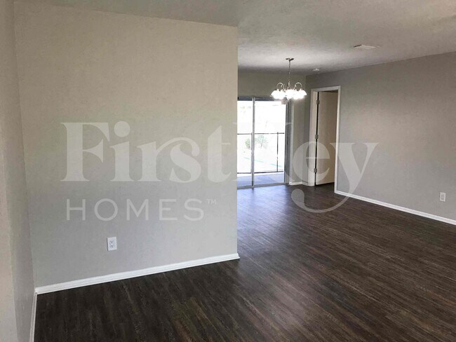 Building Photo - 3922 SE 2nd Ave