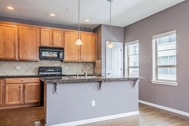 Building Photo - 492 S Saulsbury St