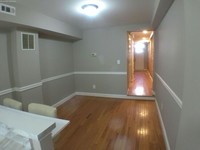 Building Photo - 912 S Potomac St
