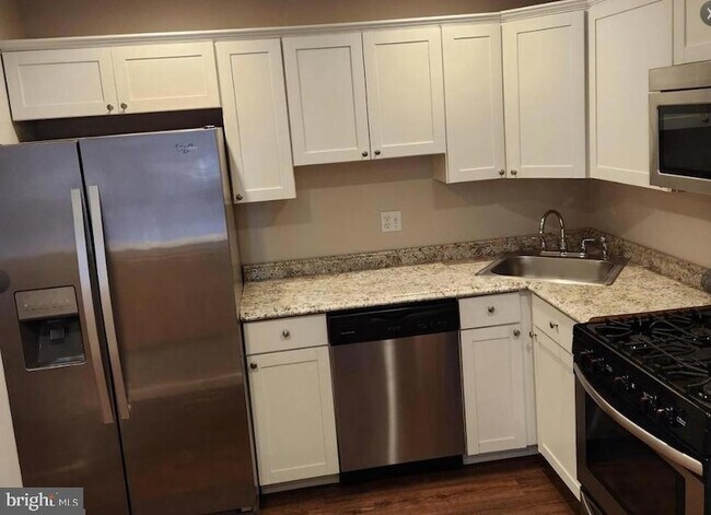 Building Photo - 2115 Woodhollow Dr