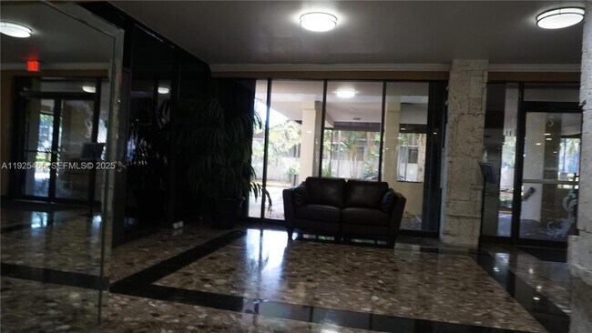 Building Photo - 1470 NE 123rd St