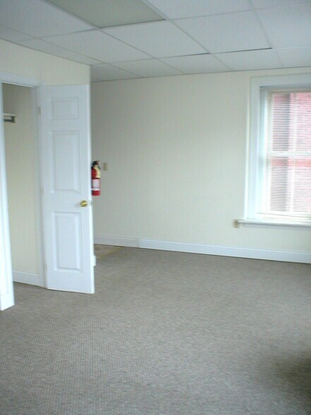 Building Photo - 725 W 3rd St