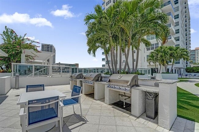 Building Photo - 3015 N Ocean Blvd