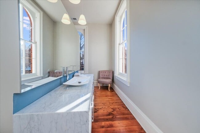 Building Photo - Historic, Character-Rich House - 3 Bed, 3 Bath (2 Full, 2 Half)