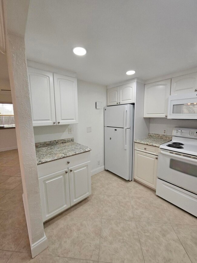 Building Photo - 211 Saxony Ln