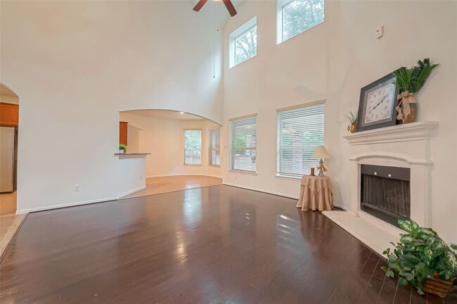 Building Photo - 1924 Honey Laurel Dr