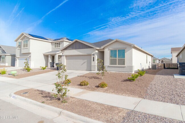Building Photo - 13821 Madero Dr