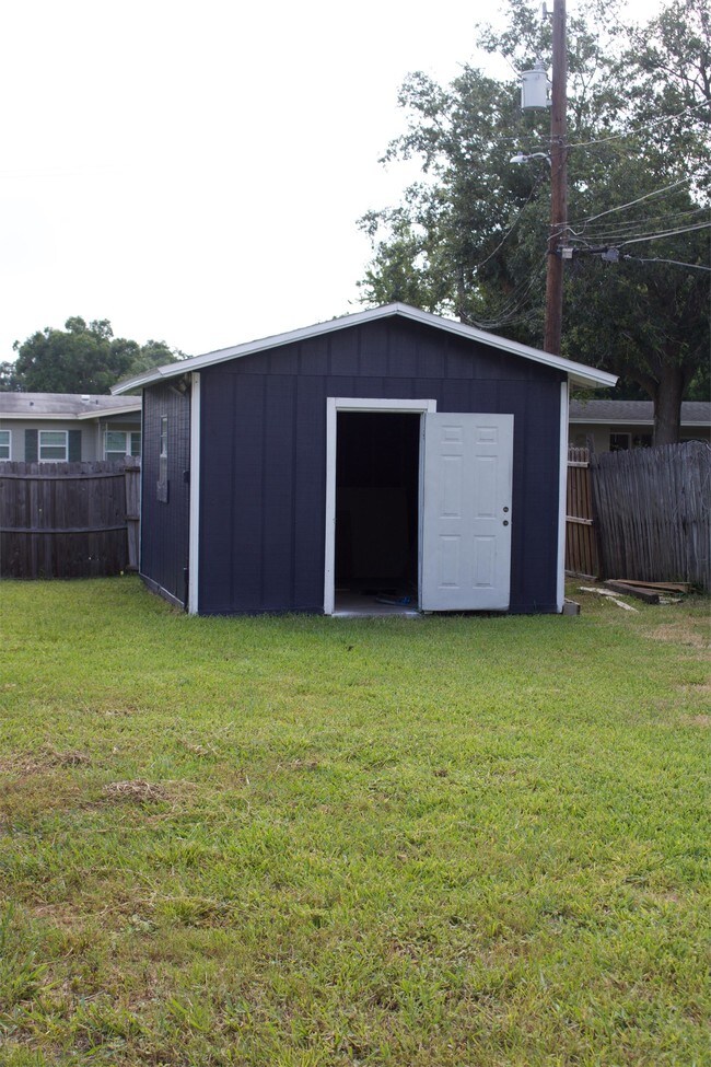 Building Photo - 1225 Yates St