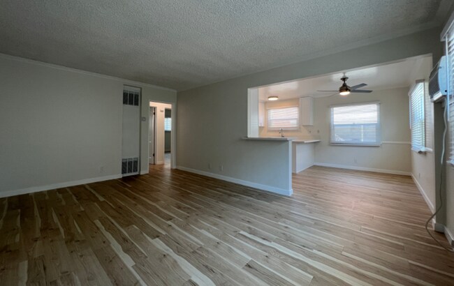 Building Photo - 4710 Vantage Ave