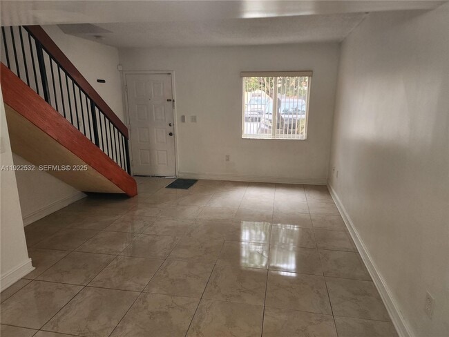 Building Photo - 562 NW 82nd Pl