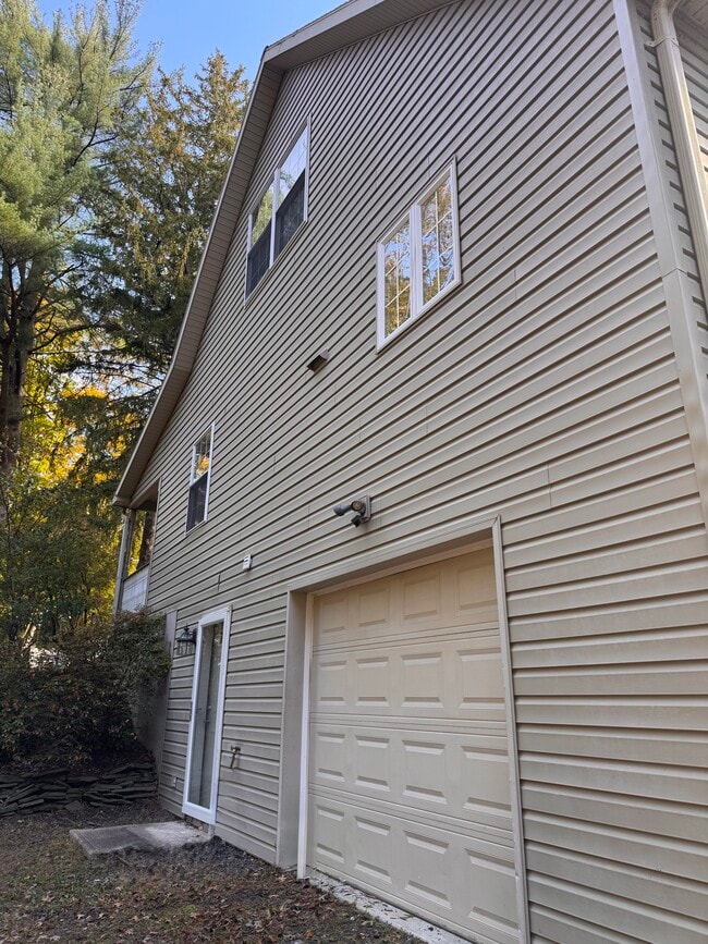 Building Photo - 108 Girard Ave