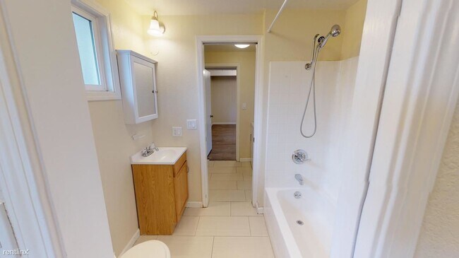 Building Photo - 1 br, 1 bath House - 762 Hamilton Ave Priv...