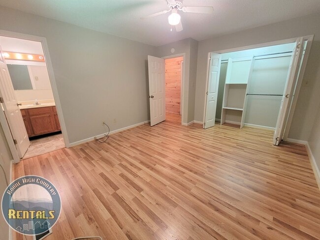 Building Photo - 3/2 One-Level Living Cabin in A Serene Setting!