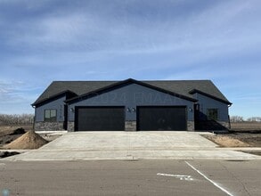 Building Photo - 3 bed 2 bath slab on grade Twinhome for rent