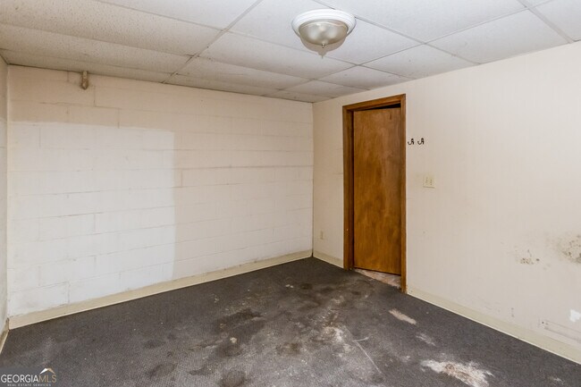 Building Photo - 5851 Taylor Creek Dr