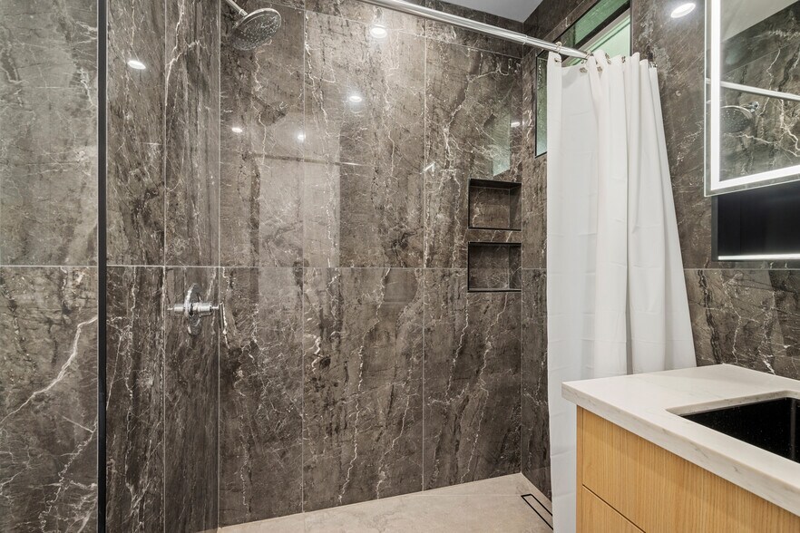 Building Photo - 14302 Van Nuys Blvd