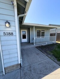 Building Photo - Spacious Keizer Home with Large Fenced Backyard