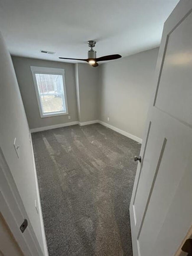 Building Photo - Spacious - Close to Downtown Greenville 3/2.5 Available April 1st