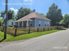 Building Photo - 1 17th St SE