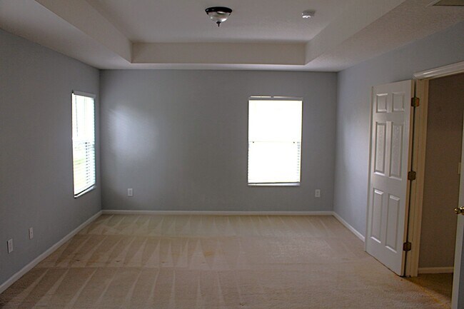 Building Photo - Spacious home in the Woodland Lake Subdivi...