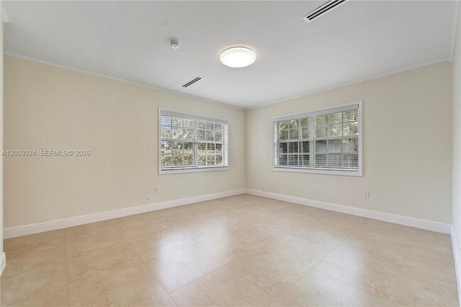 Building Photo - 516 Gerona Ave