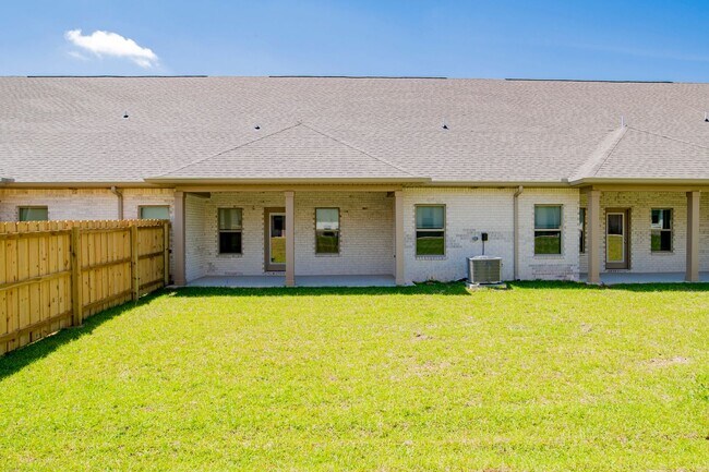 Building Photo - 3 bed home in quiet Cantonment