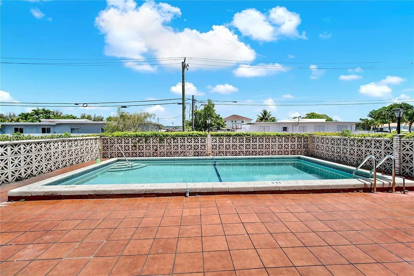 Building Photo - 6825 W Flagler St