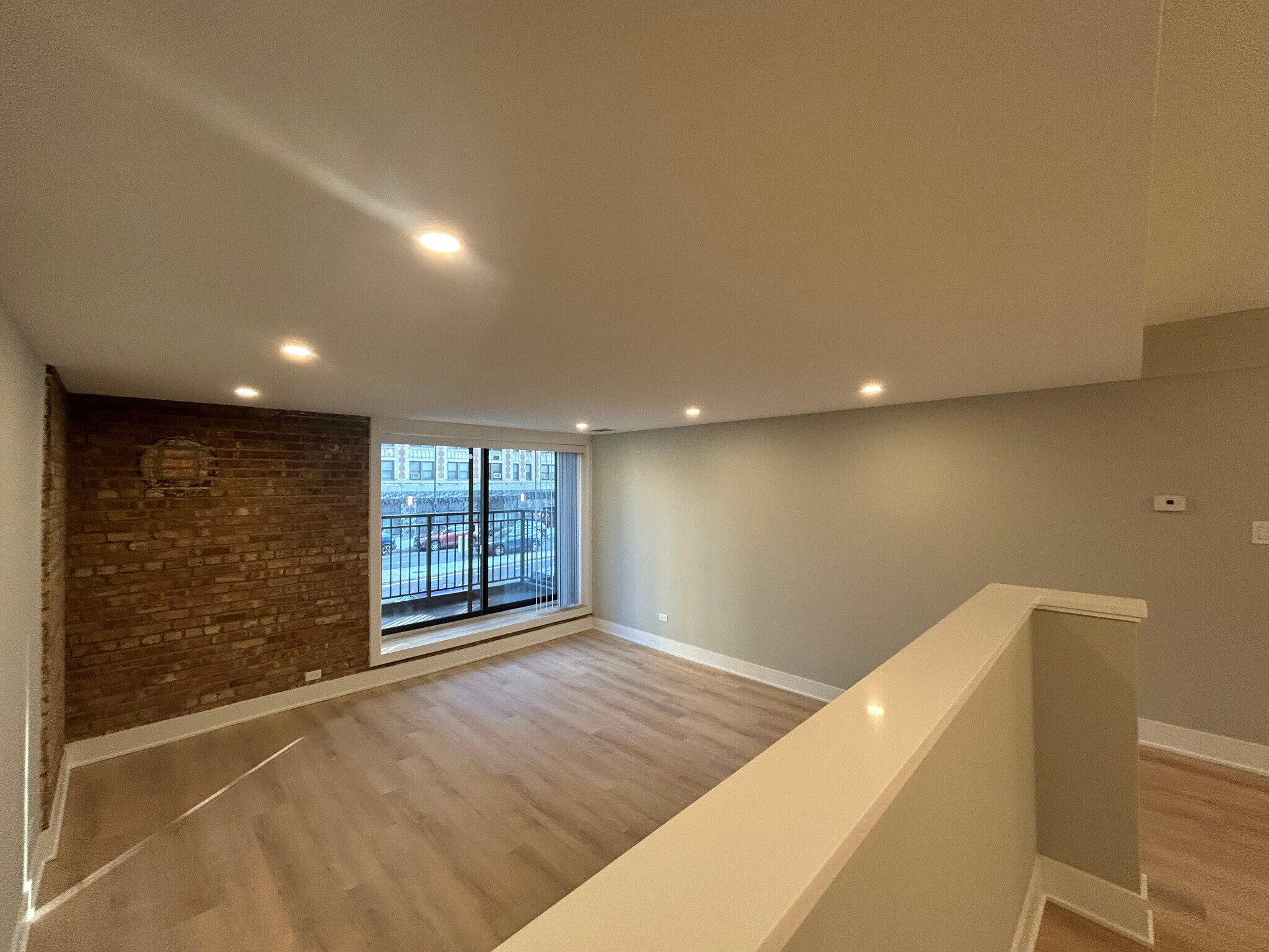 Building Photo - 1254 N La Salle Dr