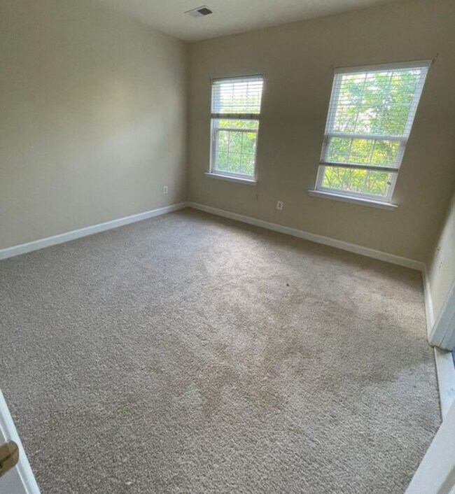 Building Photo - 5540 Lanier Ave