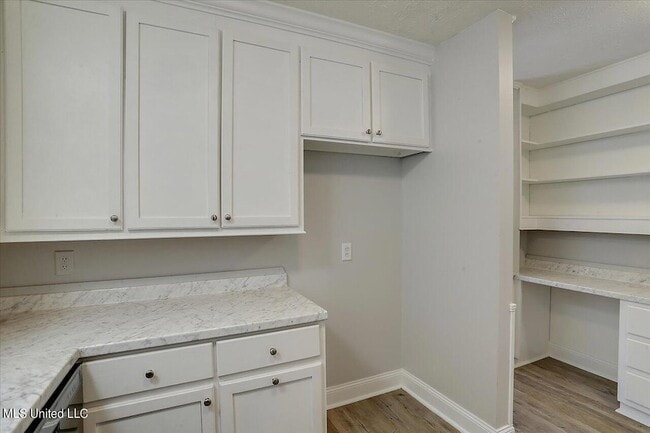 Building Photo - 249 Bay Park Dr