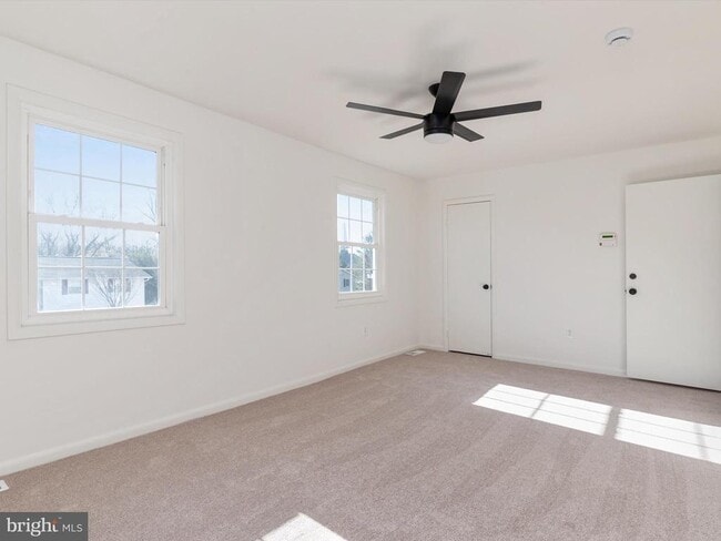 Building Photo - 402 S Cherry Grove Ave