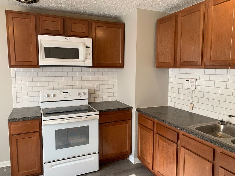 Building Photo - 909 Idlewild Dr
