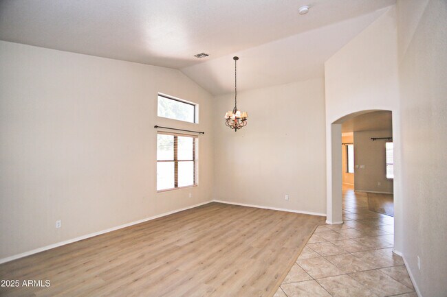 Building Photo - 4953 S Moss Dr