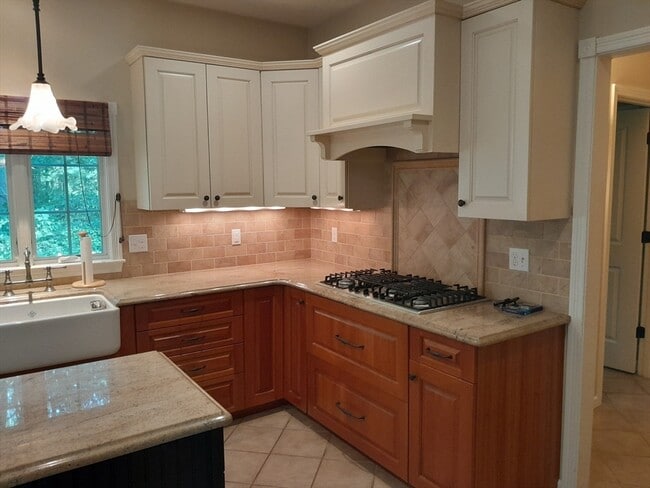Building Photo - 373 Littlefield Ln