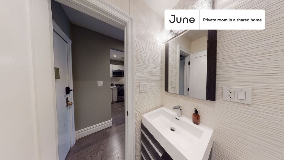 Building Photo - Room in Shared 3 bed/2 bath home in East Village