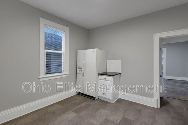 Building Photo - 293 E Woodrow Ave