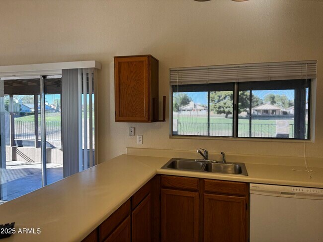 Building Photo - 10830 W Diana Ave