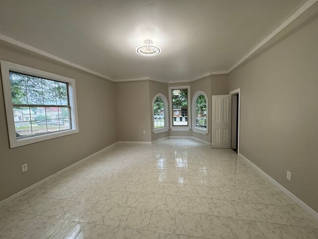 Building Photo - Must See Spacious 2 Bedroom 2.5 Bath Home ...