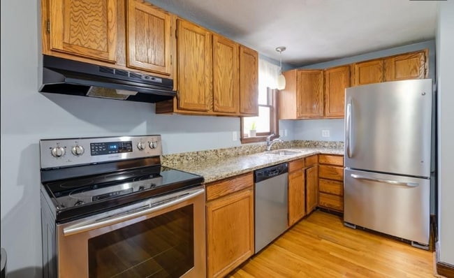 Building Photo - 52 Winnepurkit Ave