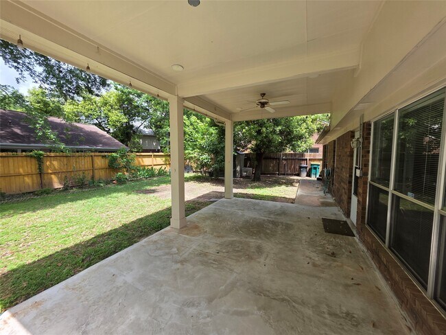 Building Photo - 19 Evening Song Ct