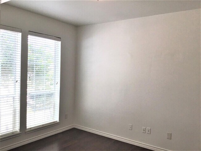 Building Photo - 15818 Shoreline Terrace Dr