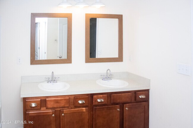 Building Photo - 2339 Sotterley Ln