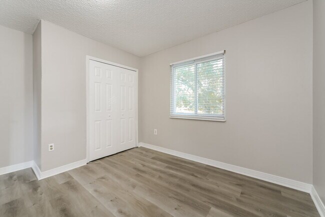 Building Photo - 1140 Windway Cir