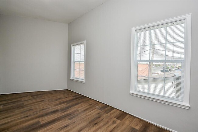 Building Photo - 2509 Oakcliff St